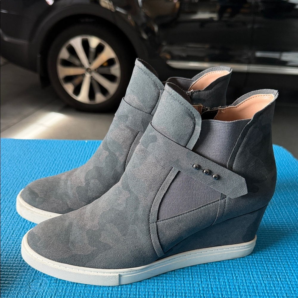 Linea Paulo Women's Wedge Ankle Sneakers - Gray Suede size 8 1/2